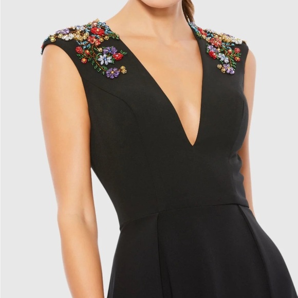 Mac Duggal Black‎ Maxi Dress with Floral Embroidery - Picture 2 of 6